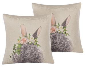 Sada 2 dekoratívnych vankúšov sivobéžová bavlna polyester 45 x 45 cm štvorcový tvar zvierací vzor motív zajaca moderný štýl doplnky
