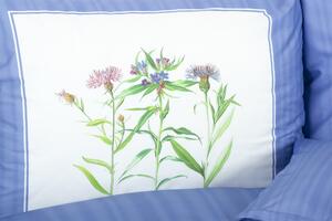 Glamonde luxusné obliečky Darien na ktorých povrchu sú poľné kvety orámované modrými okrajmi. 140×200 cm