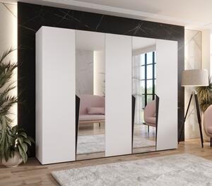 Široká šatníková skriňa 250 cm SORAYA 2 so zrkadlom - biela / čierne úchyty