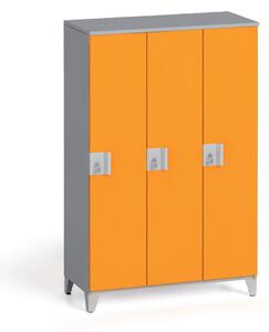 Drevená šatníková skriňa na nohách, 3-dverová, 1400 x 900 x 400 mm, otočný zámok, oranžové dvere