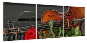Obraz husle a ruže na klavíri (Obraz 90x30cm)