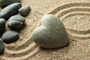 Fototapeta Zen kameň v tvare srdca