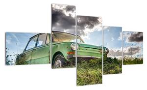 Obraz zeleného auta v tráve (Obraz 150x85cm)