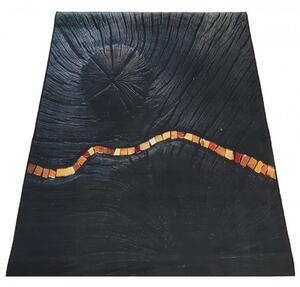 Jednoduchý čierny koberec so zaujímavým detailom Čierna