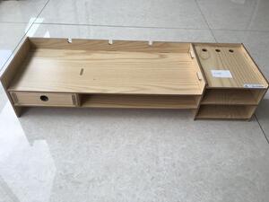 DIY drevený stojan pod monitor so zásuvkou čierny D2066