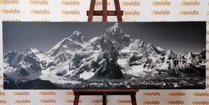 Obraz nádherný vrchol hory v čiernobielom prevedení