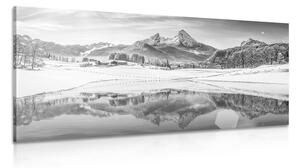Obraz zasnežená krajina v Alpách v čiernobielom prevedení