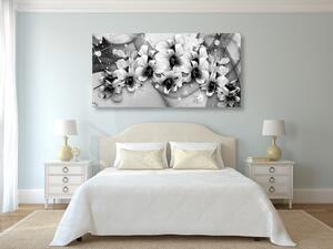 Obraz čiernobiele kvety na abstraktnom pozadí