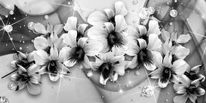 Obraz čiernobiele kvety na abstraktnom pozadí