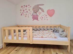 Vulpi Detská masívna posteľ Boby 160x80 s bariérkou, roštom a matracom - prírodná