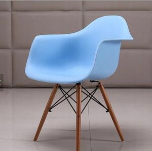 Dizajnová stolička do kuchyne modrej farby Modrá