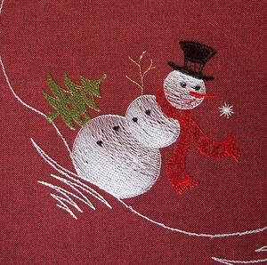 Vianočný obrus červenej farby s motívom snehuliakov Červená