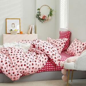 Krásne obojstranné ružové posteľné obliečky s motívom jahôd Ružová