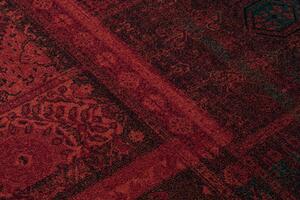Vlnený koberec OMEGA Nakbar Orientálny vzor, rubínovo - červený