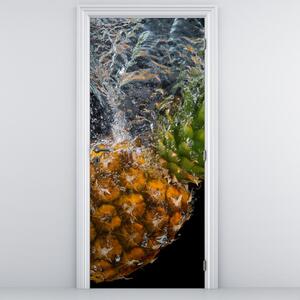 Fototapeta na dvere - Ananás vo vode (95x205cm)