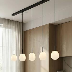 Lindby Etiena závesná lampa 5-pl., sklo opál, Čierna, Obývacia izba / jedáleň, Sklo, Moderný, Závesné svietidlo