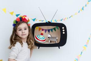 Dizajnová detská polička televízor Teevee - čierna