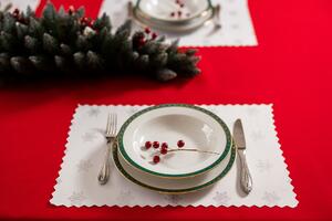 Dekorstudio Luxusné Vianočné prestieranie na stôl s vločkami strieborné SW12 - sada 2 kusy