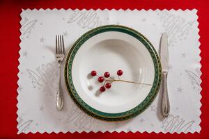 Dekorstudio Luxusné Vianočné prestieranie na stôl so striebornými stromčekmi SW6 - sada 2 kusy