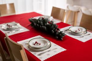 Dekorstudio Luxusné Vianočné prestieranie na stôl s vločkami strieborné SW12 - sada 2 kusy
