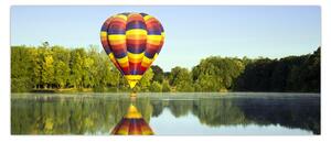 Obraz teplovzdušného balóna na jazere (120x50 cm)