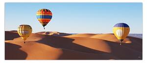 Obraz - lietajúce balóny v púšti (120x50 cm)