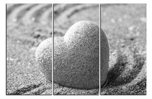 Obraz na plátne - Kameň v tvare srdca na piesku 1161QB (90x60 cm )