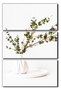 Obraz na plátne - Vetva eukalyptu v bielej váze na bielom pozadí - obdĺžnik 7272B (90x60 cm )