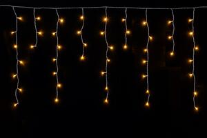Vnútorný LED vianočný záves na batérie – teplá biela, 3 m, 92 LED, s programami