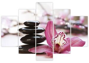 Obraz masážnych kameňov a orchidey na vode (150x105 cm)