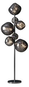 Estila Glamour čierna stojaca lampa Kalan so siedmimi sklenenými tienidlami v tvare kvapiek a okrúhlou kovovou podstavou 168 cm
