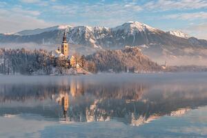 Fototapeta kostol pri jazere Bled v Slovinsku