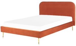 Posteľ oranžová čalúnená zamatová 160 x 200 cm čalúnené čelo zlaté nohy lamelový rošt minimalistický dizajn