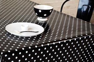 Patifix | PVC obrus s textilným podkladom | 140 cm x 20 m | Čierne bodky
