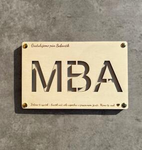 Tabuľka pre absolventa vysokej školy - MBA