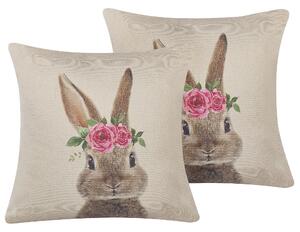Sada 2 dekoratívnych vankúšov sivobéžová polyester bavlna 45 x 45 cm štvorcový tvar zvierací vzor motív zajaca moderný štýl doplnky