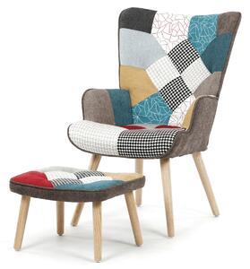 Štýlové kreslo ušiak s praktickou podnožou v patchwork prevedení, nôžky a konštrukcia z masívneho dreva v natural prevedení