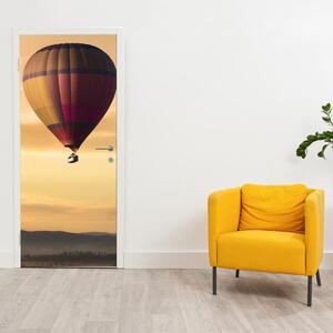 Fototapeta na dvere - Lietajúci balón (95x205cm)