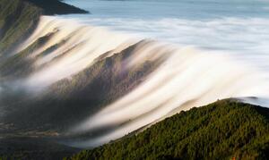 Umelecká fotografie Waterfall of clouds, Dominic Dähncke, (40 x 24.6 cm)