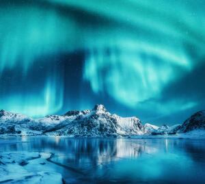 Umelecká fotografie Aurora borealis above snowy mountains, frozen, den-belitsky, (40 x 35 cm)
