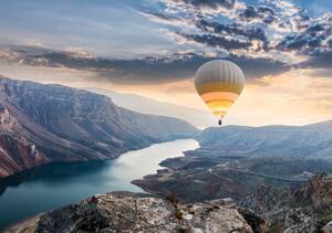 Fotografia Hot air balloons flying over the, guvendemir