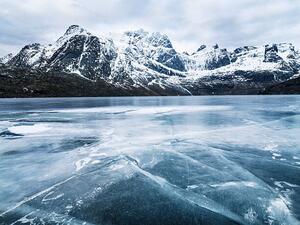 Umelecká fotografie Frozen water and mountain range on background, Johner Images, (40 x 30 cm)