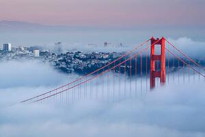 Umelecká fotografie View of Golden Gate Bridge on a foggy day, fcarucci, (40 x 26.7 cm)