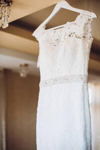 Umelecká fotografie beautiful lace wedding dress on white, Bogdan Kurylo, (26.7 x 40 cm)
