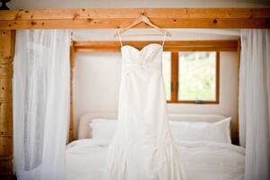 Umelecká fotografie Wedding dress hanging bed, Cavan Images, (40 x 26.7 cm)