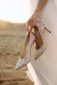 Umelecká fotografie Luxurious high-heeled shoes in the bride's, DAMIENPHOTO, (26.7 x 40 cm)