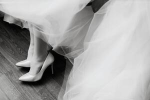 Umelecká fotografie Morning preparations. Gorgeous bride in white, VAKSMANV, (40 x 26.7 cm)