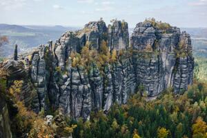 Umelecká fotografie High angle view of rocky cliffs, Halfdark, (40 x 26.7 cm)