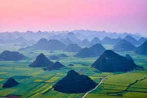 Fotografia China, Yunnan, Luoping, Fields of rapeseed, Tuul & Bruno Morandi, (40 x 26.7 cm)
