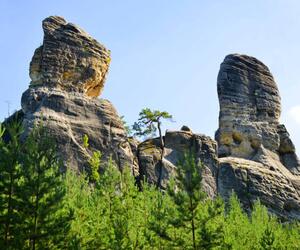 Umelecká fotografie Sandstone rock in Hruboskalsko Nature Reserve,, vencavolrab, (40 x 35 cm)